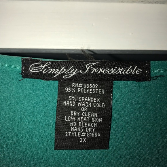 Simply Irresistible 3x tiered tank - Picture 2 of 3